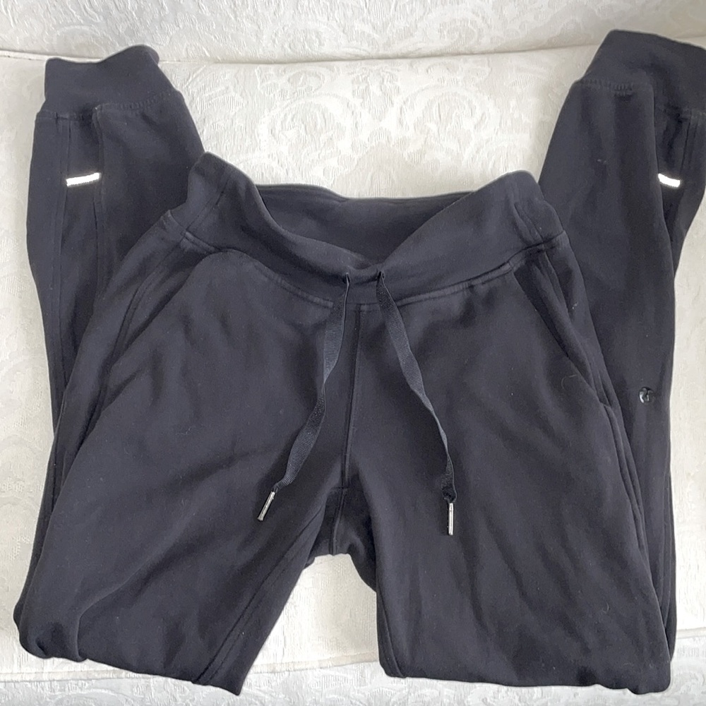 Lululemons Ladies Size 2 black joggers.